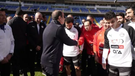 الرئيس السيسي يزور معسكر منتخب مصر الرئيس السيسي يزور معسكر منتخب مصر