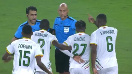 محمد عادل ولاعبي مالي