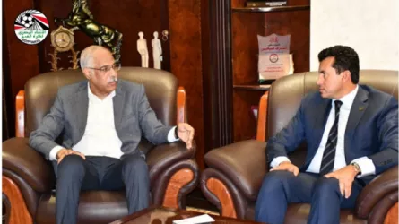 وزير الرياضة وجمال علام