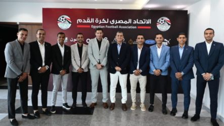 أوسكار رويز مع حكام الدوري الممتاز