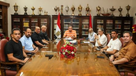 اجتماع الخطيب مع الجهاز الفني الأهلي