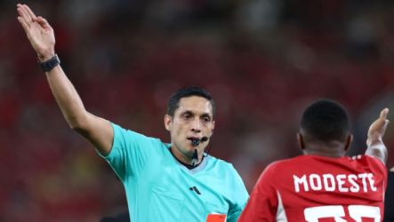 الحكم الفنزويلي خيسوس فالينزويلا