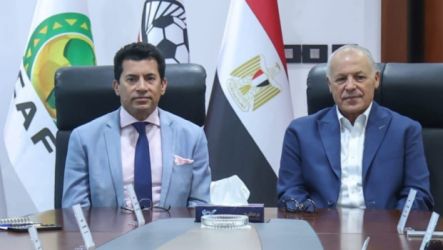 وزير الرياضة وأبو ريدة