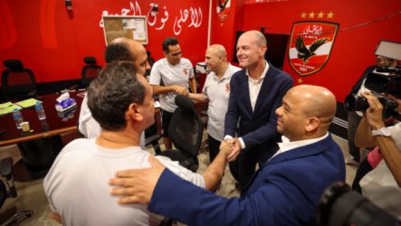 ياس توروب مدرب الأهلي