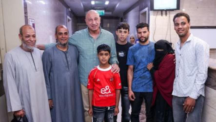زيارة الخطيب لمشجع الاهلي