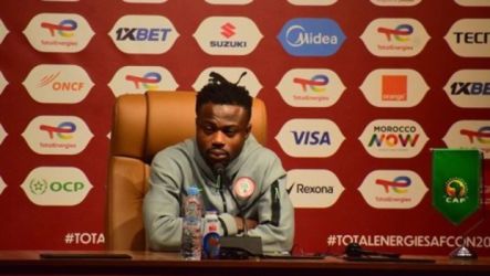 موسيس سيمون لاعب منتخب نيجيريا