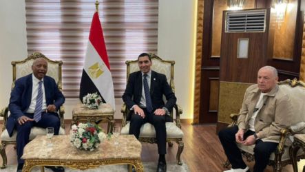 وزير الرياضة يستقبل رئيس الكاف