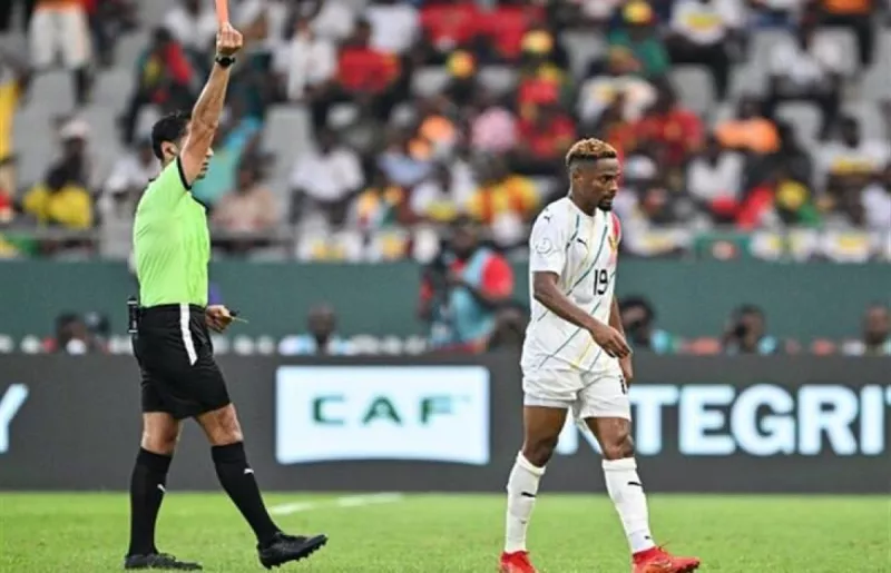 طرد لاعب غينيا طرد لاعب غينيا