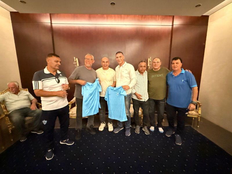 حسام حسن مع لاعبو المحلة القدامى حسام حسن مع لاعبو المحلة القدامى